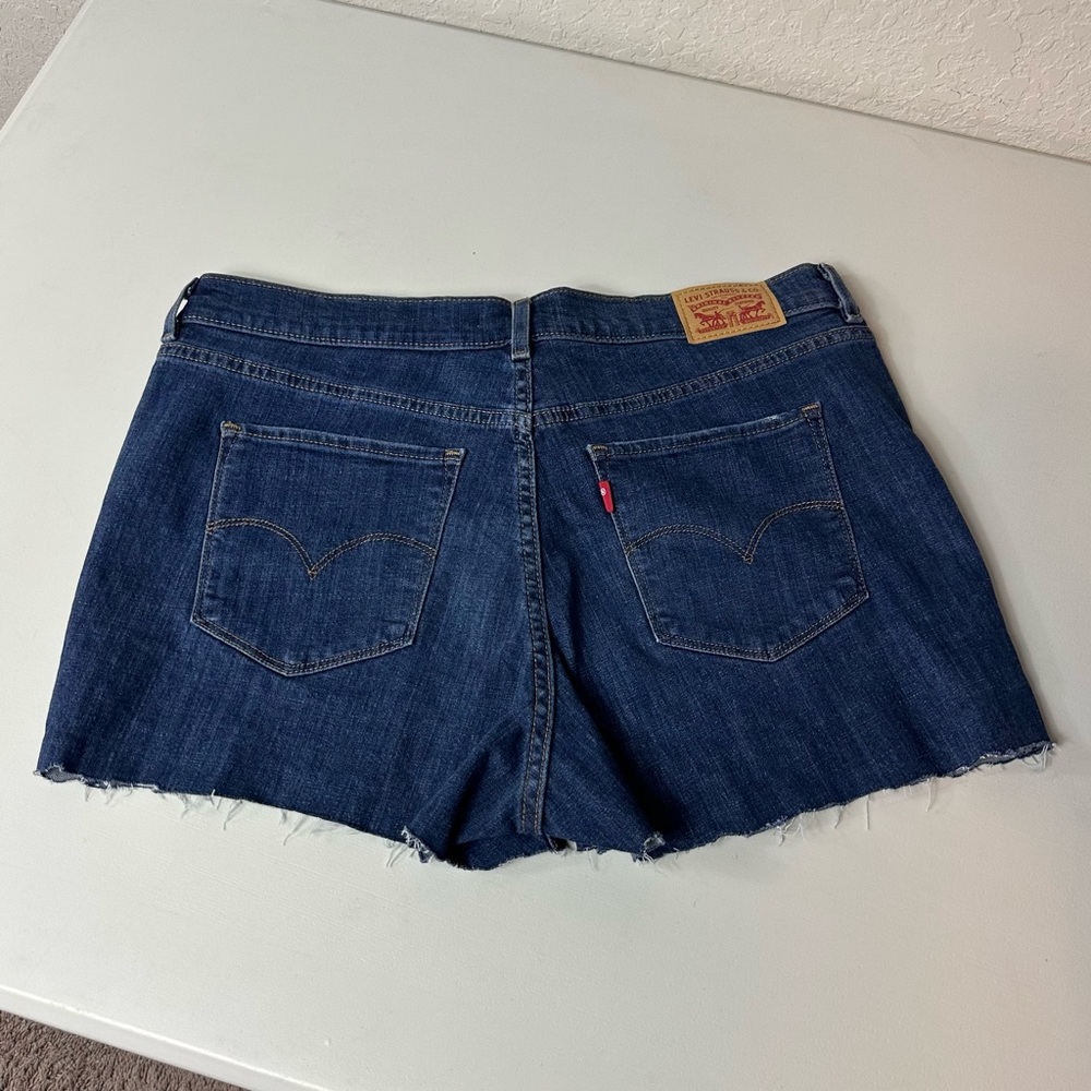 Levi’s Women’s Classic Bermuda Cutoff Denim Shorts High Rise Medium Wash Size 32 - Picture 3 of 10